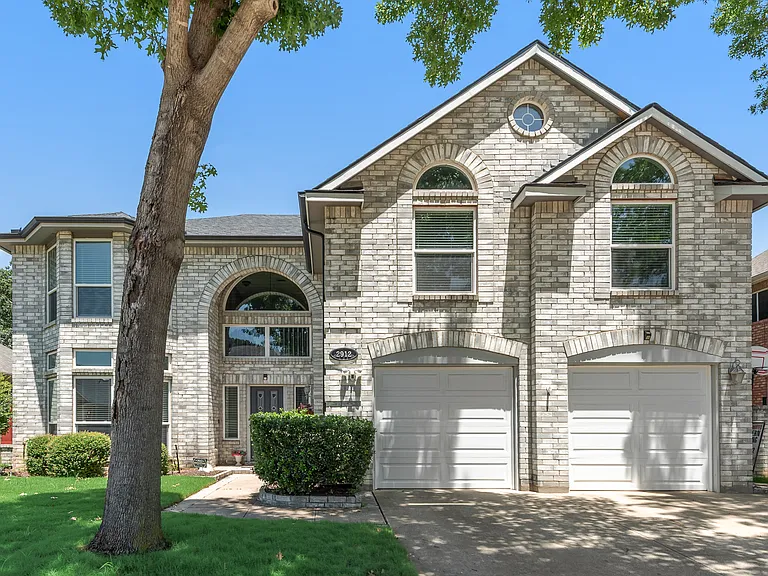 2912 Shadow Oak Ct — Photo 1