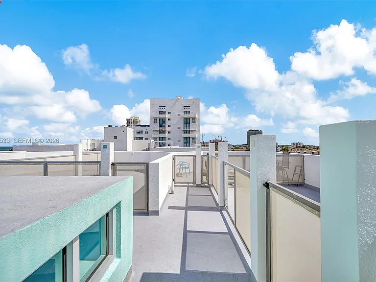 7728 Collins Ave #5 — Photo 32