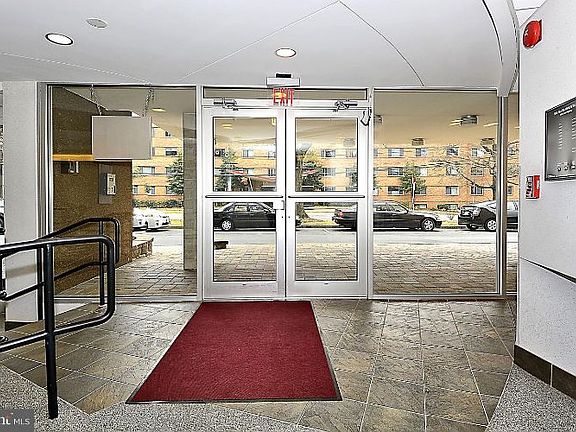 4th image of 4401 Lee Hwy APT 57