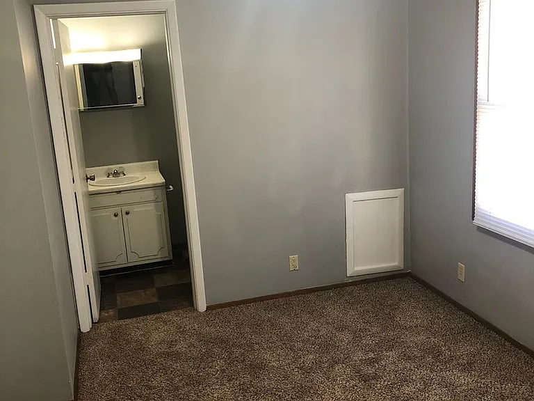 1553 E Ave NE — Photo 8