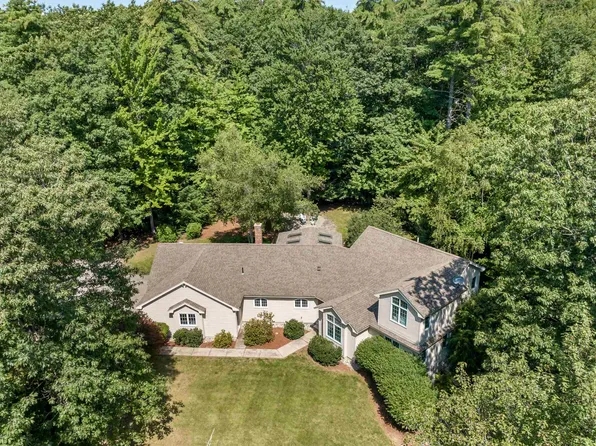 93 Spruce Road, Wolfeboro, NH 03894