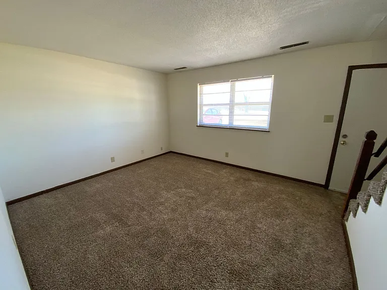 560 N East Park Ln — Photo 38