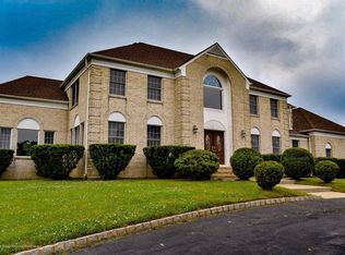 7 Cottage Ln, Marlboro, NJ 07746