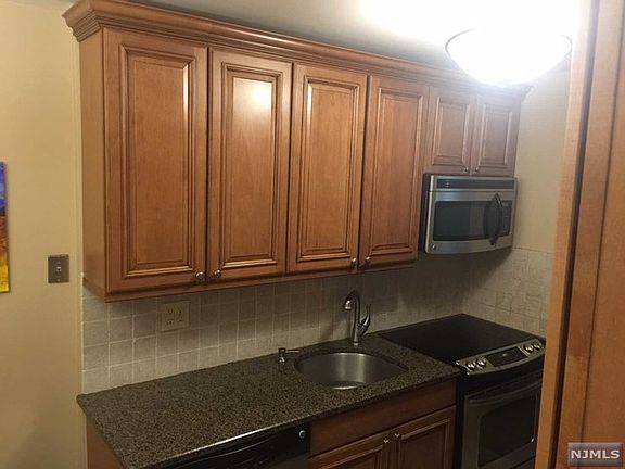 3rd image of 300 Winston Dr APT 2323