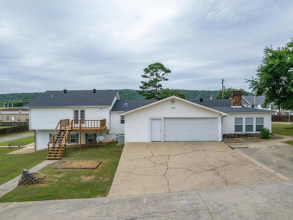 3rd image of 2802 Spring St