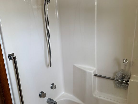 4th image of 108 E Cedar Ave #4