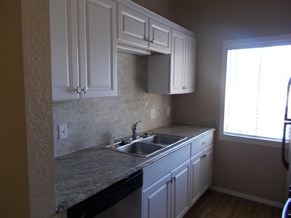 3rd image of 828 S Langley Ave