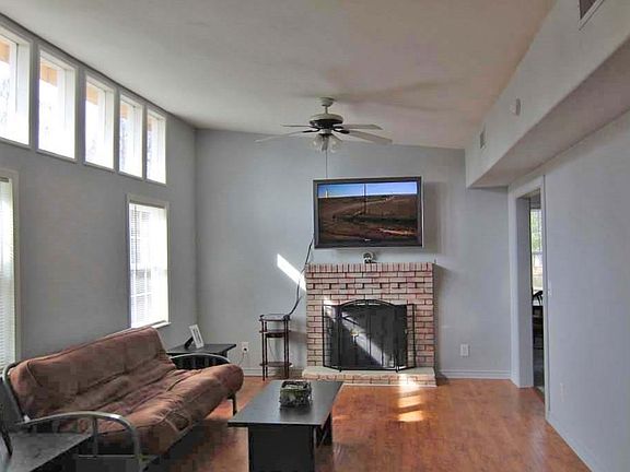 3rd image of 301 Whispering Oaks Trl