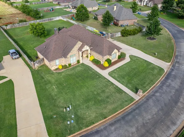 202 Sunnys Halo Blvd, Bullard, TX 75757