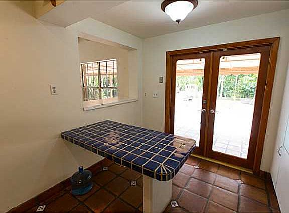 4th image of 2612 San Domingo St