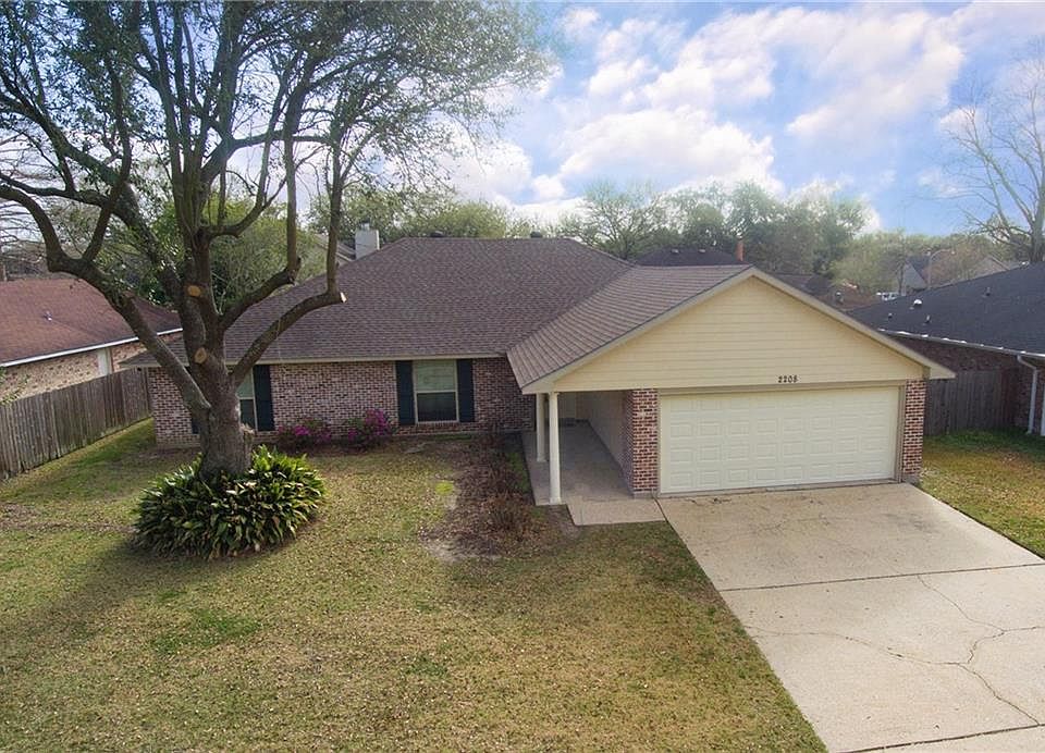 1st image of 2208 W Canterbury Dr