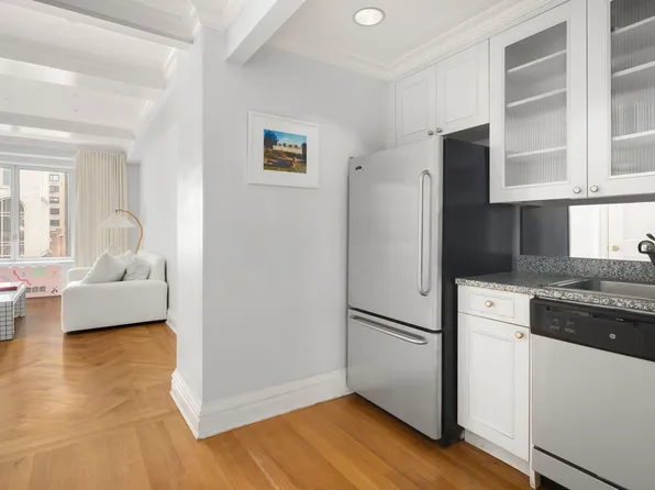 502 Park Avenue image 5 of 7