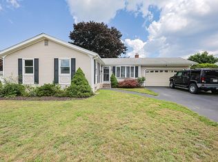 40 Swallow Dr, Cranston, RI 02920