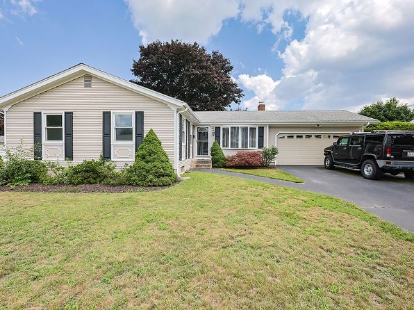 40 Swallow Dr