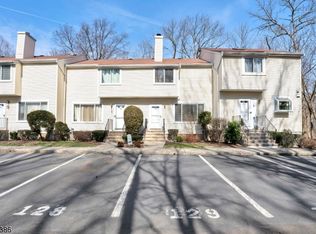 65 Woodland Dr, Roselle, NJ 07203