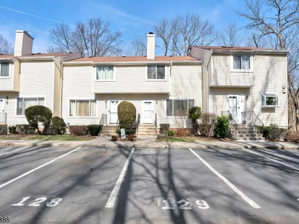 65 Woodland Dr, Roselle Boro, NJ 07203