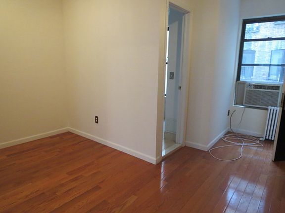 5th image of 137 Sullivan St APT 6