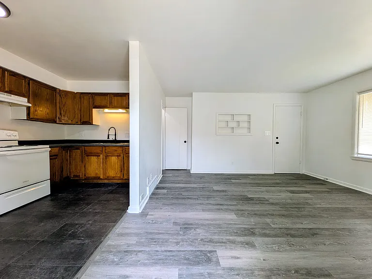 2611 Canterbury Ln #2612 — Photo 4
