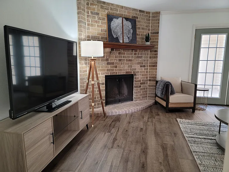 1005 Park Meadow Dr — Photo 3