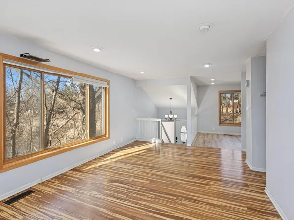 112711 Hundertmark Rd, Chaska, MN 55318