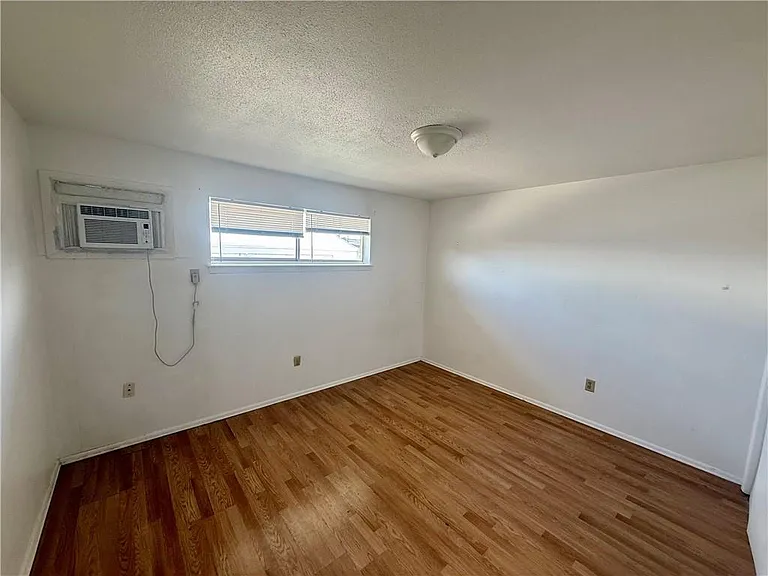 625 Papworth Ave #E — Photo 7
