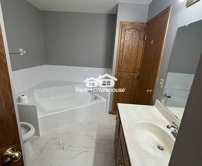 329 Alexander Ct — Photo 27