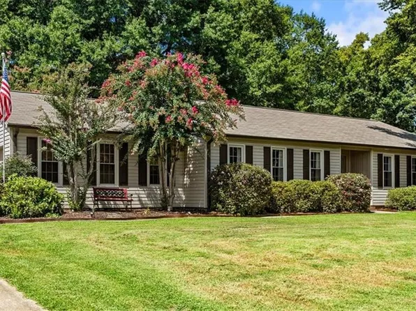 1480 Spring Hill Cir, Kernersville, NC 27284