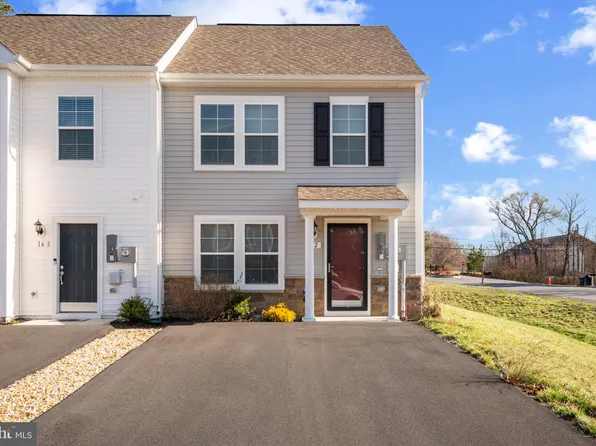 12 Pitch Pine Ct, Bunker Hill, WV 25413