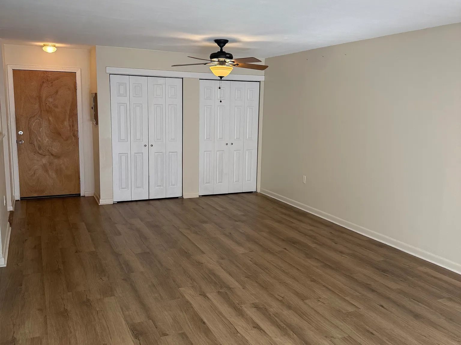 2 bed, 1.5 bath, 1057 sqft, $1,900 — Photo 3
