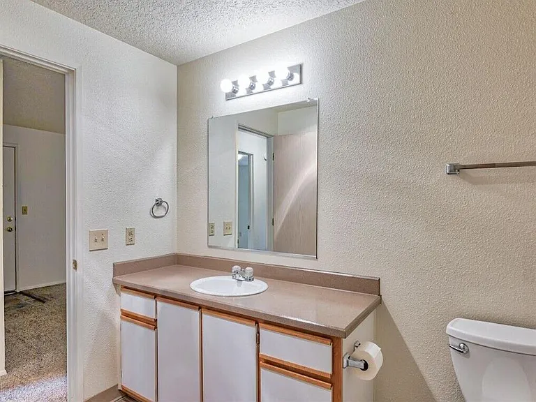 Harmony Court Apartments — Photo 12