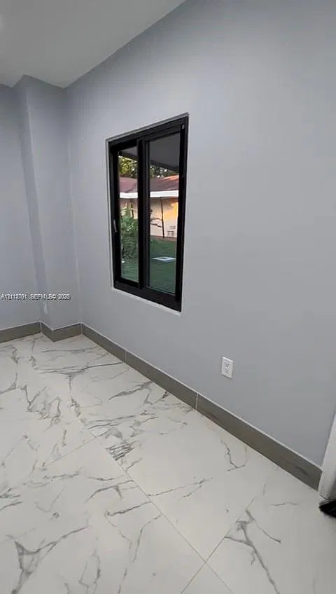 The Tropics Amd — Photo 1