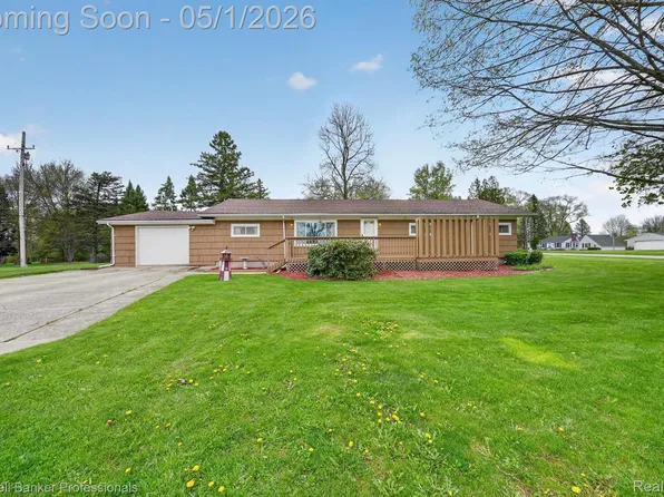 2010 Carol Dr, Lapeer, MI 48446