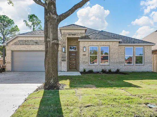 1025 E Coral Way, Grand Prairie, TX 75051