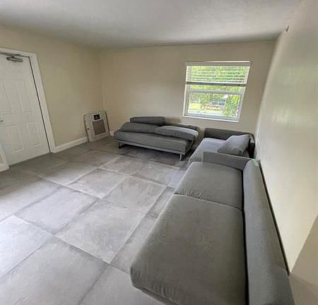 4th image of 1611 NE 3rd Ave #4