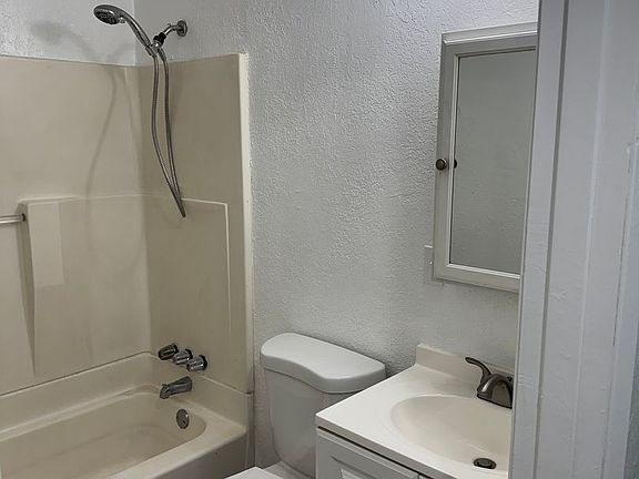 5th image of 9221-9223 Northlake Dr SW