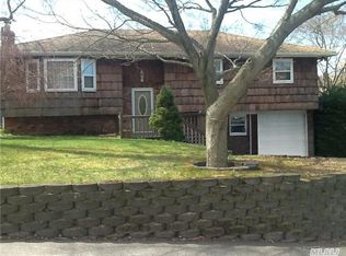 35 Oliver St, Wading River, NY 11792