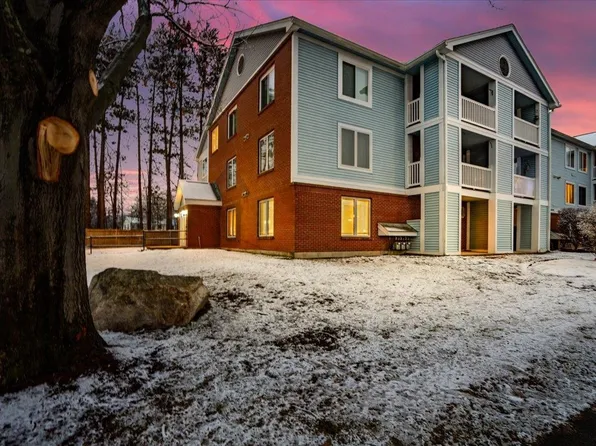 2 Timberwood Drive #102, Goffstown, NH 03045