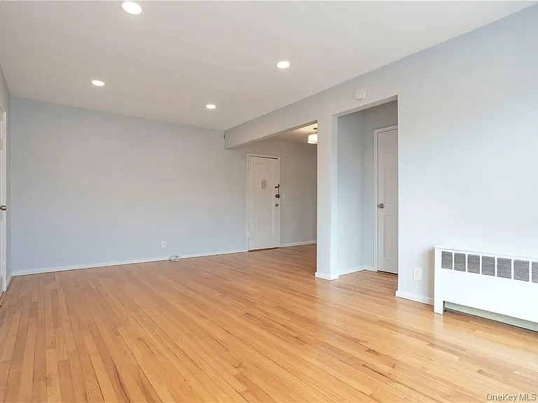 15 Quinby Ave #1E — Photo 7
