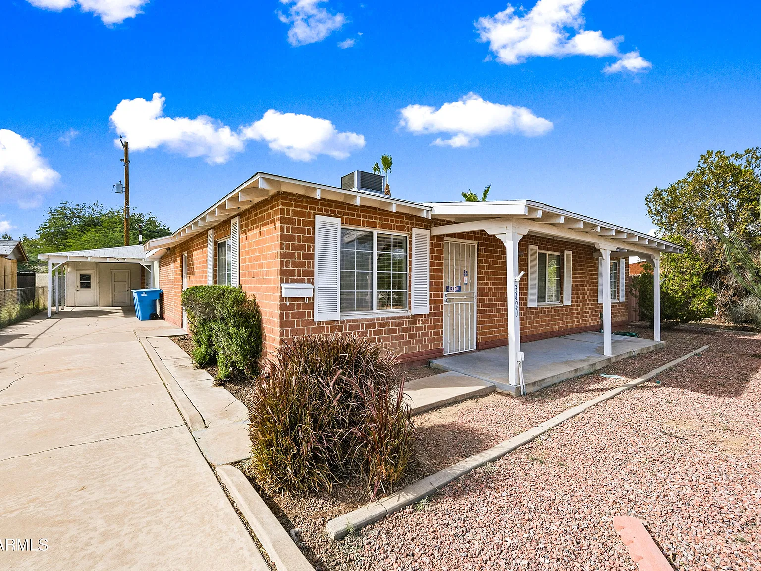 3 bed, 2.0 bath, 1600 sqft, $2,088 — Photo 3