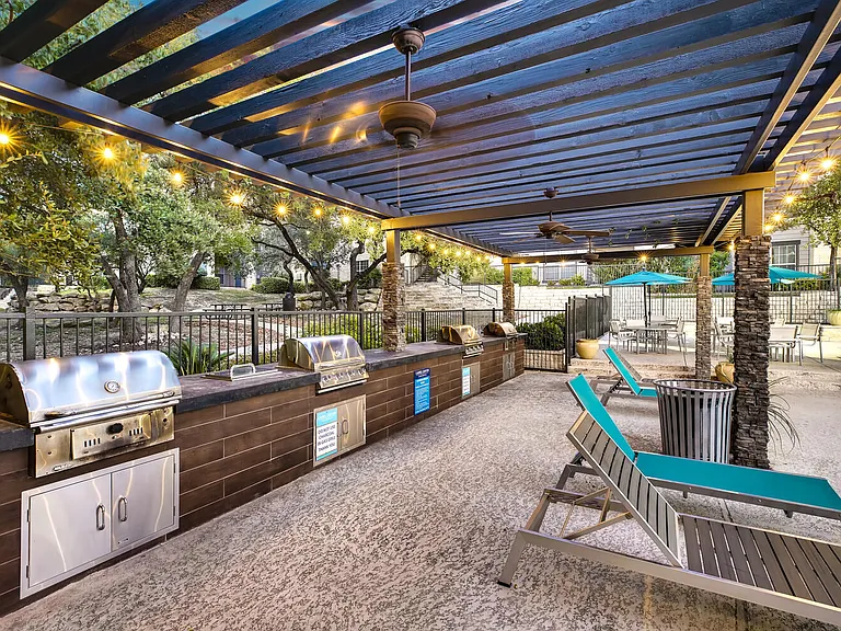 Laurel Canyon Apartments — Photo 21