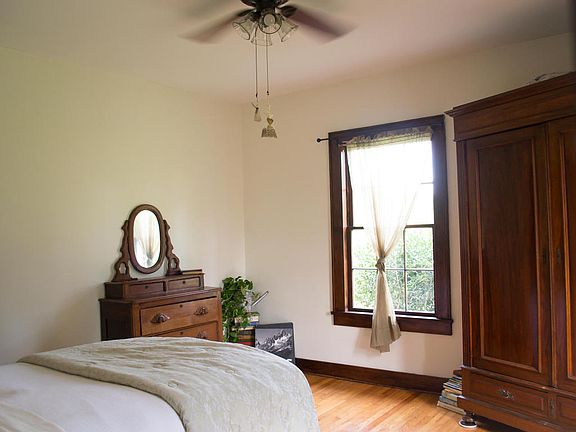 4th image of 2301 N Park Blvd