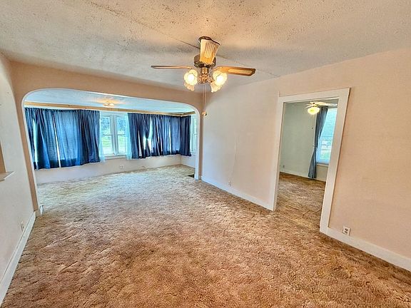 5th image of 206 W Main St