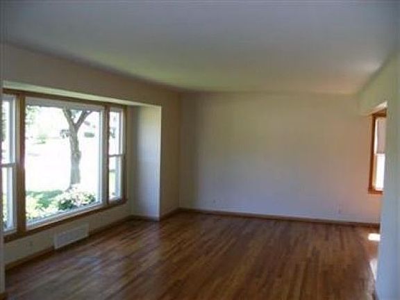 3rd image of 4870 Karen Isle Dr