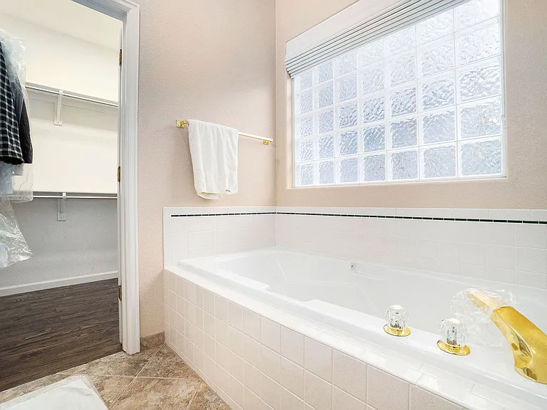 5734 Crestwood Dr — Photo 12