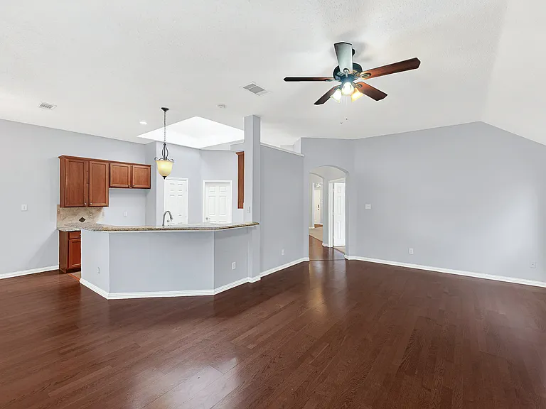 11201 Creekwood Dr — Photo 9
