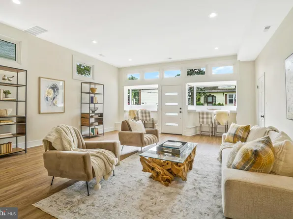 805 20th St S, Arlington, VA 22202