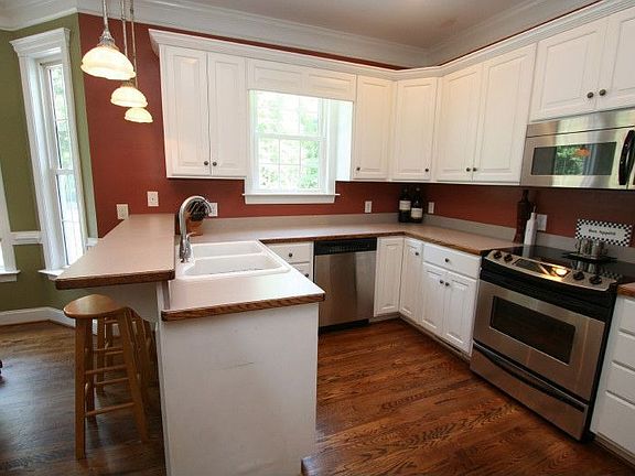 5th image of 206 Clay Brook Dr