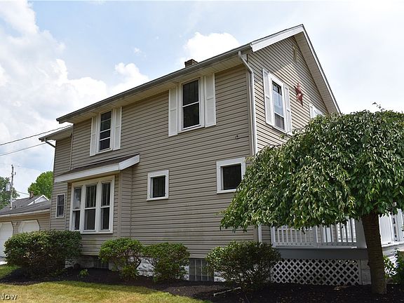 3rd image of 625 Oak St NW