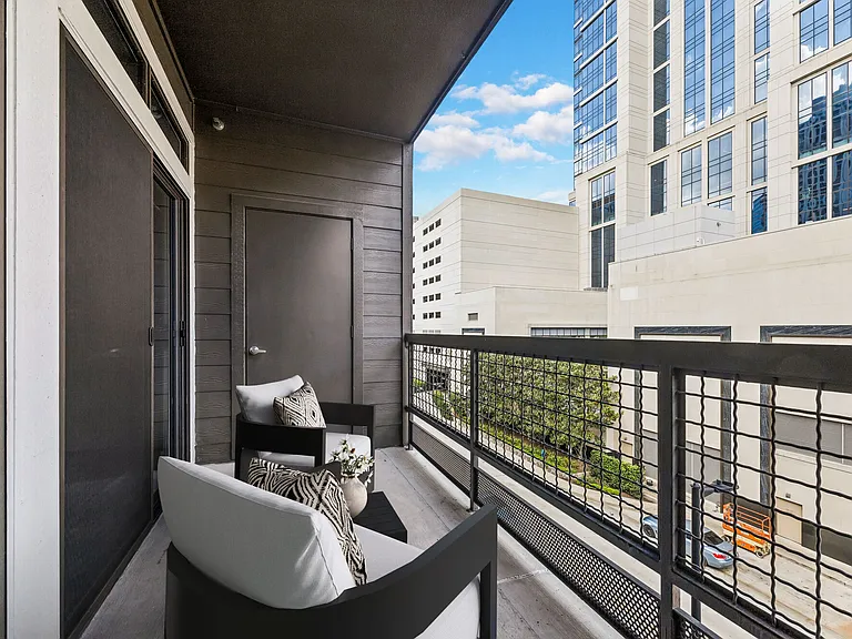 Aston Post Oak — Photo 6