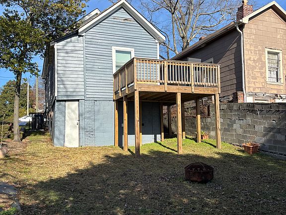 Rear deck perfect for entertaining
